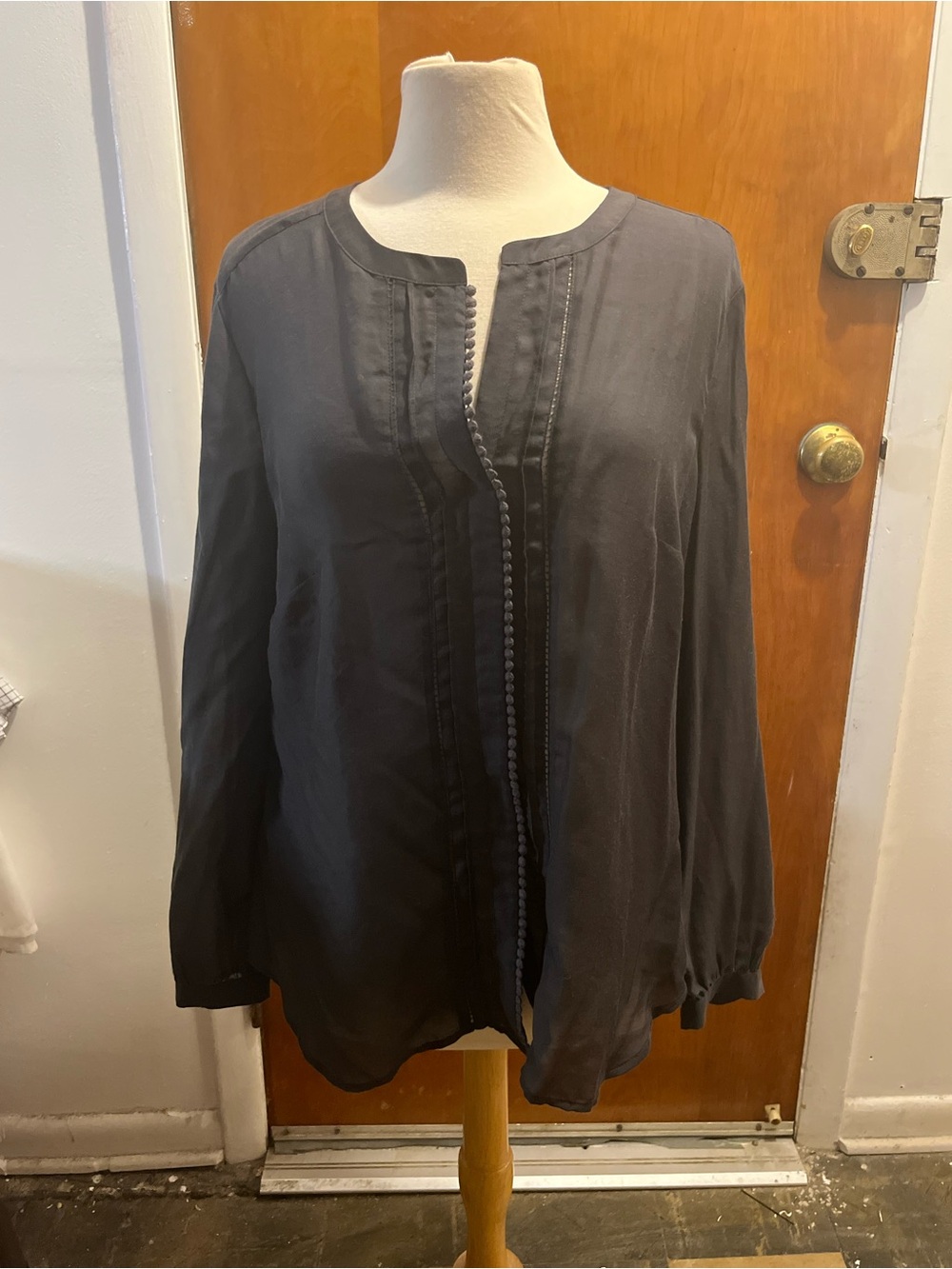 Ann Taylor Loft Women's Long Sleeve Button Down Blouse Top Solid Gray Size L